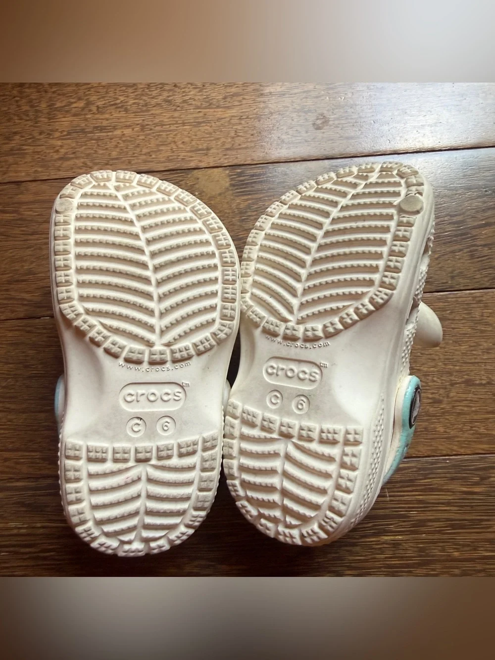 CROCS Kids Unicorn Clog Sandals in White with Rainbow Horns Size 6
